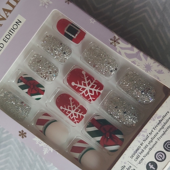 Sold Santa Red Christmas Nails Limited Edition - Picture 3 of 9